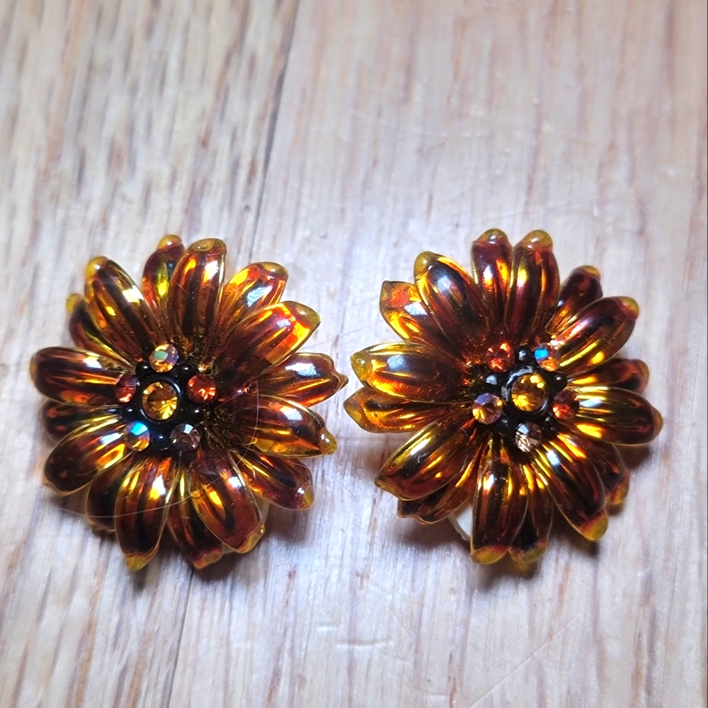 Joan Rivers sunflower clip on earrings
